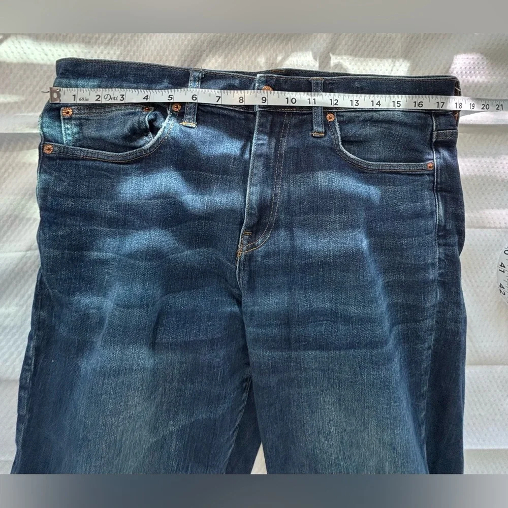 J CREW JEANS 770 Straight Slim Fit Blue Jeans Vintage Look and Feel Size 34 / 36